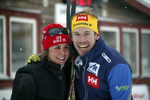 ANNA HAAG och Emil Jönsson var först på plats efter en seriekrock på vägen till stugan i fjällen. Foto: MOA MOLANDER KRISTIANSEN