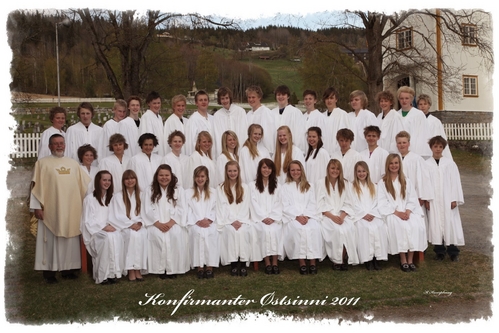 Konfirmanter i &Oslash;stsinni kirke 2011 - foto: Knut Kamphaug