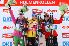 02.02.2012, Holmenkollen, Norway (NOR): (l-r) Darya Domracheva (BLR), Fischer, Rottefella, Leki, Magdalena Neuner (GER), Fischer, Rottefella, Swix, adidas, Toko and Tora Berger (NOR), Fischer, Rottefella, Odlo - IBU world cup biathlon, sprint women, Holm
