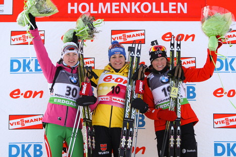 02.02.2012, Holmenkollen, Norway (NOR): (l-r) Darya Domracheva (BLR), Fischer, Rottefella, Leki, Magdalena Neuner (GER), Fischer, Rottefella, Swix, adidas, Toko and Tora Berger (NOR), Fischer, Rottefella, Odlo - IBU world cup biathlon, sprint women, Holm