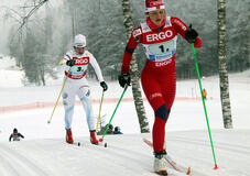 SOFIA HENRIKSSON åkte mycket bra i JVM-stafetten ifjol. Här bakom Norges Martine Ek Hagen. Foto: FASTERSKIER.COM