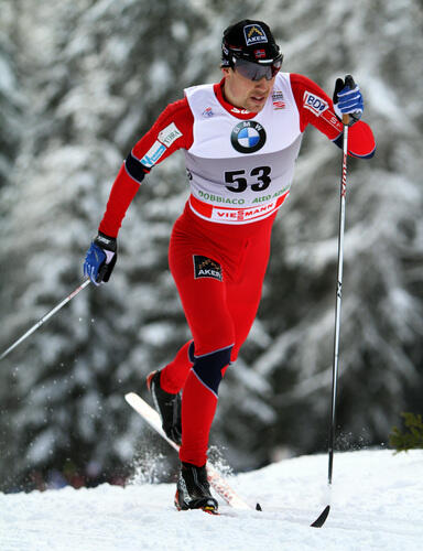 ELDAR RÖNNING kan bli väl så farlig som Petter Northug i Vasaloppet. Han kör bland annat i team med vår egen Anders Högberg. Foto: FASTERSKIER.COM