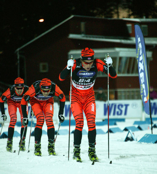 TEAM LEASEPLAN GO är det gamla Team United Bakeries, som har bytt sina gula och svarta dräkter med orange. Här är det Christoffer Callesen, Audun Laugaland och Thomas Henriksen. Foto: MARCELA HAVLOVA
