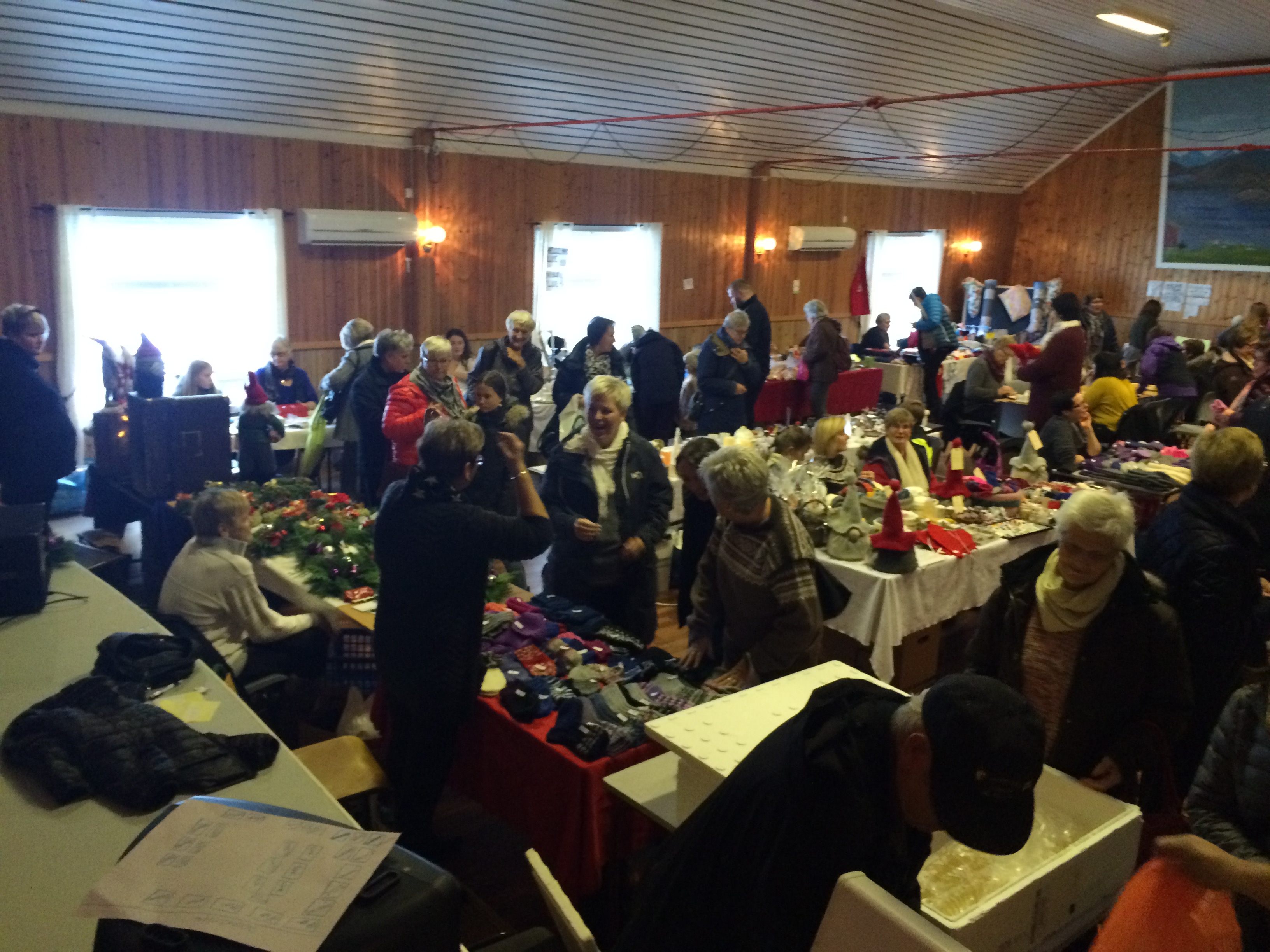 Julemesse i Øksningan 2015_folk2