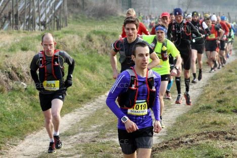 sebastien-spehler-(1019)-en-tete-de-la-course-au-depart-du-trail-du-petit-ballon-a-rouffach-photo-thierry-gachon-1426426288