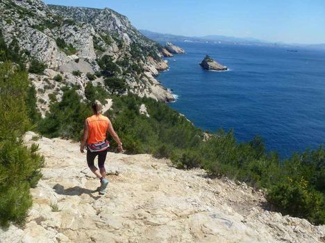 2048x1536-fit_trail-5-calanques