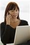 dame-med-pc-og-telefon_52730_4R00B9_125x94_jpg
