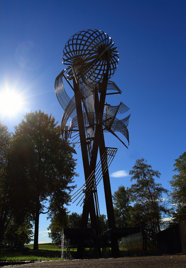 Skulptur ved Aud Max, laget av Carl Nesjar (1970)