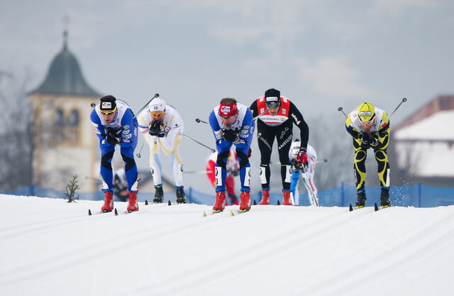 08.01.2011, Val di Fiemme, Italy (ITA): (r-l) Lukas Bauer (CZE), Fischer, Swix, Alpina, Rottefella, Toko leading the group with Martin Jaks (CZE), Rossignol, Swix, Alpina, Rottefella - FIS world cup cross-country, tour de ski, mass men, Val di Fiemme (IT