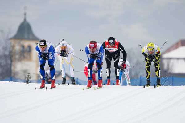 08.01.2011, Val di Fiemme, Italy (ITA): (r-l) Lukas Bauer (CZE), Fischer, Swix, Alpina, Rottefella, Toko leading the group with Martin Jaks (CZE), Rossignol, Swix, Alpina, Rottefella - FIS world cup cross-country, tour de ski, mass men, Val di Fiemme (IT NordicFocus
