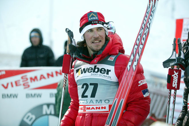 LANDSLAGSÅKAREN John Kristian Dahl hade så dåliga skidor att han fick bryta sprinten. Glidvallan visade sig vara klister… Foto: KJELL-ERIK KRISTIANSEN