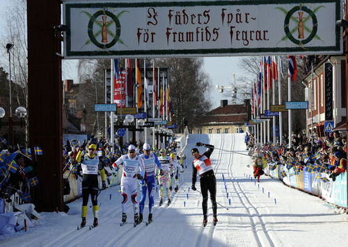 JÖRGEN BRINK vinner sin tredje raka seger i Vasaloppet före Daniel Tynell, Stanislav Rezac och Daniel Richardsson. Foto: NISSE SCHMIDT Nisse Schmidt Mora 120304 VasaloppetJrgen Brink vinnersin tredje raka seger i Vasaloppet fre Daniel Tynell och Stanislav RezacFoto Nisse Schmidt