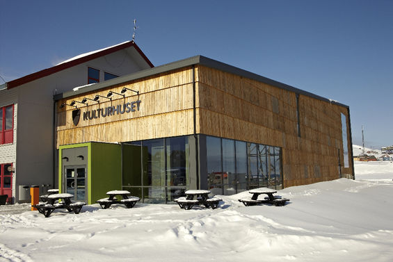 Kyrre S. Fledsberg ©Kyrre S. Fledsberg Longyearbyen kulturhus exteriør