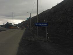 Bilde av tettstedsskilt "Longyearbyen"