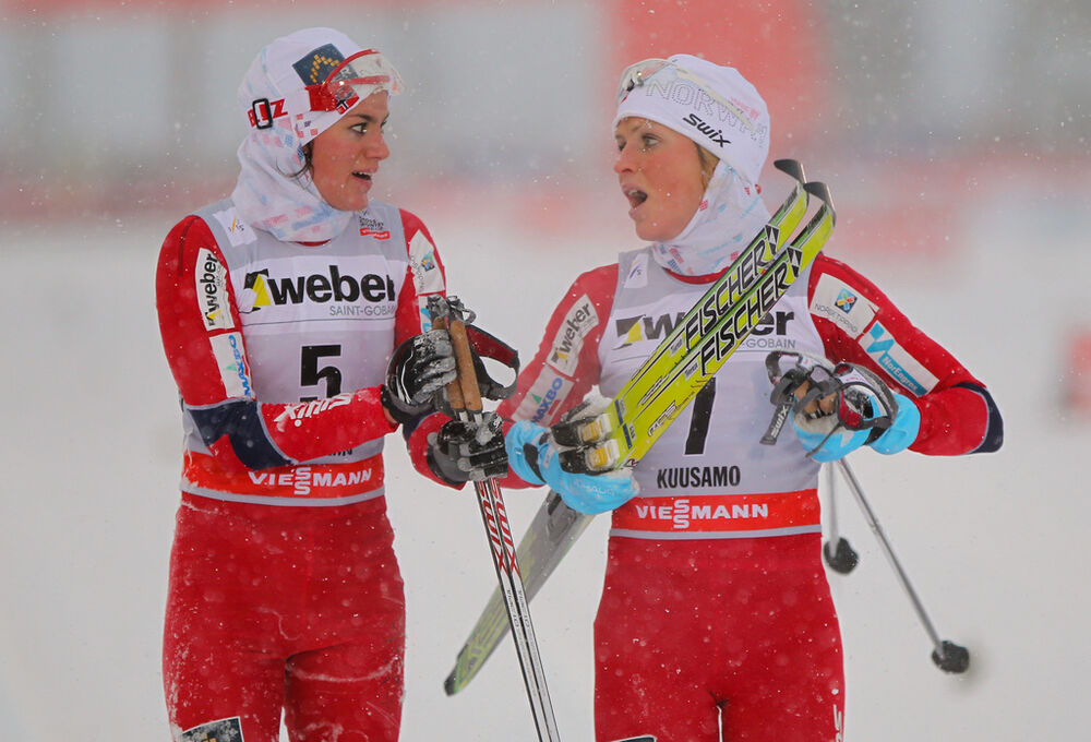 02.12.2012, Kuusamo, Finland (FIN): (l-r) Heidi Weng (NOR), Madshus, Swix, Alpina, Rottefella and Therese Johaug (NOR), Fischer, Swix, Salomon - FIS world cup cross-country, pursuit women, Kuusamo (FIN). www.nordicfocus.com. © Laiho/NordicFocus. Every d