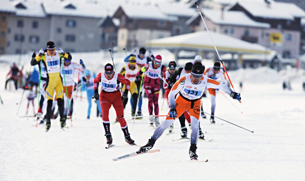 16.12.2012, Livigno, Italy (ITA): the group with the first women«s on the first slope- FIS Marathon Cup La Sgambeda, Livigno (ITA). www.nordicfocus.com. © Felgenhauer/NordicFocus. Every downloaded picture is fee-liable. NordicFocus 16.12.2012, Livigno, Italy (ITA): the group with the first women«s on the first slope- FIS Marathon Cup La Sgambeda, Livigno (ITA). www.nordicfocus.com. © Felgenhauer/NordicFocus. Every downloaded picture is fee-liable.