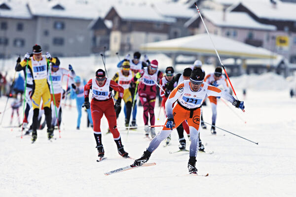 16.12.2012, Livigno, Italy (ITA): the group with the first women«s on the first slope- FIS Marathon Cup La Sgambeda, Livigno (ITA). www.nordicfocus.com. © Felgenhauer/NordicFocus. Every downloaded picture is fee-liable. NordicFocus