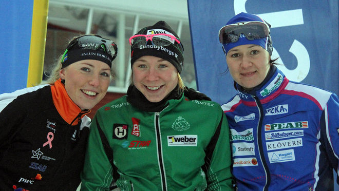 DOM TRE BÄSTA svenska damerna i cuptävlingen i Östersund. Lisa Larsen i mitten var 5:a i sin comeback, Maria Gräfnings (t v) var 6:a och Britta Johansson Norgren (t h) var 8:a. Foto: THORD ERIC NILSSON