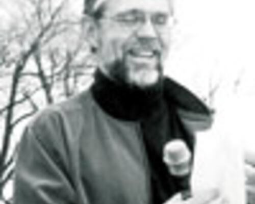 Knut T. Reinås holdt apell på Rådhusplassen 1. mai 1999