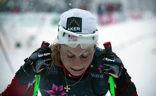 ASTRID UHRENHOLDT JACOBSEN orkar nu att snacka om brorsan Sten Anders självmord under OS i Sochi i vintras. Foto: KJELL-ERIK KRISTIANSEN