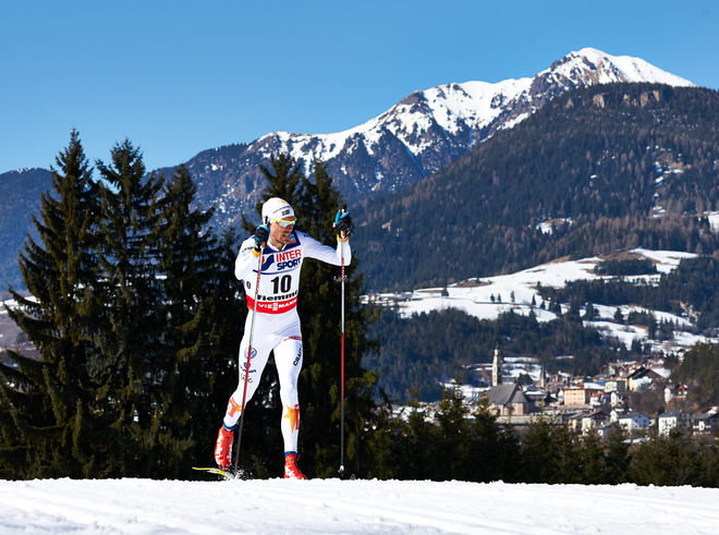 NÄSTAN ENSAM i hela Val di Fiemme! Johan Olsson åkte över 35 km ensam i täten på VM-femmilen. Foto: NORDIC FOCUS