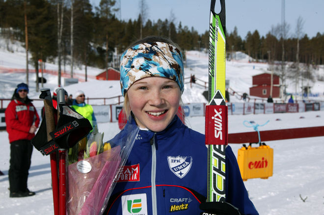 JONNA SUNDLING, IFK Umeå går ut med en bra ledning i dagens jaktstart i D19-20. Foto: KJELL-ERIK KRISTIANSEN