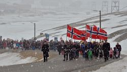 17. mai 2013 i Longyearbyen på Svalbard Foto: Terje Carlsen 17. mai 2013 i Longyearbyen på Svalbard Foto: Terje Carlsen