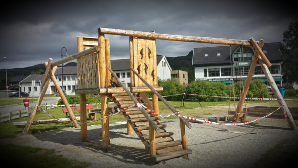 Lekstativ i trekanten på Storslett
