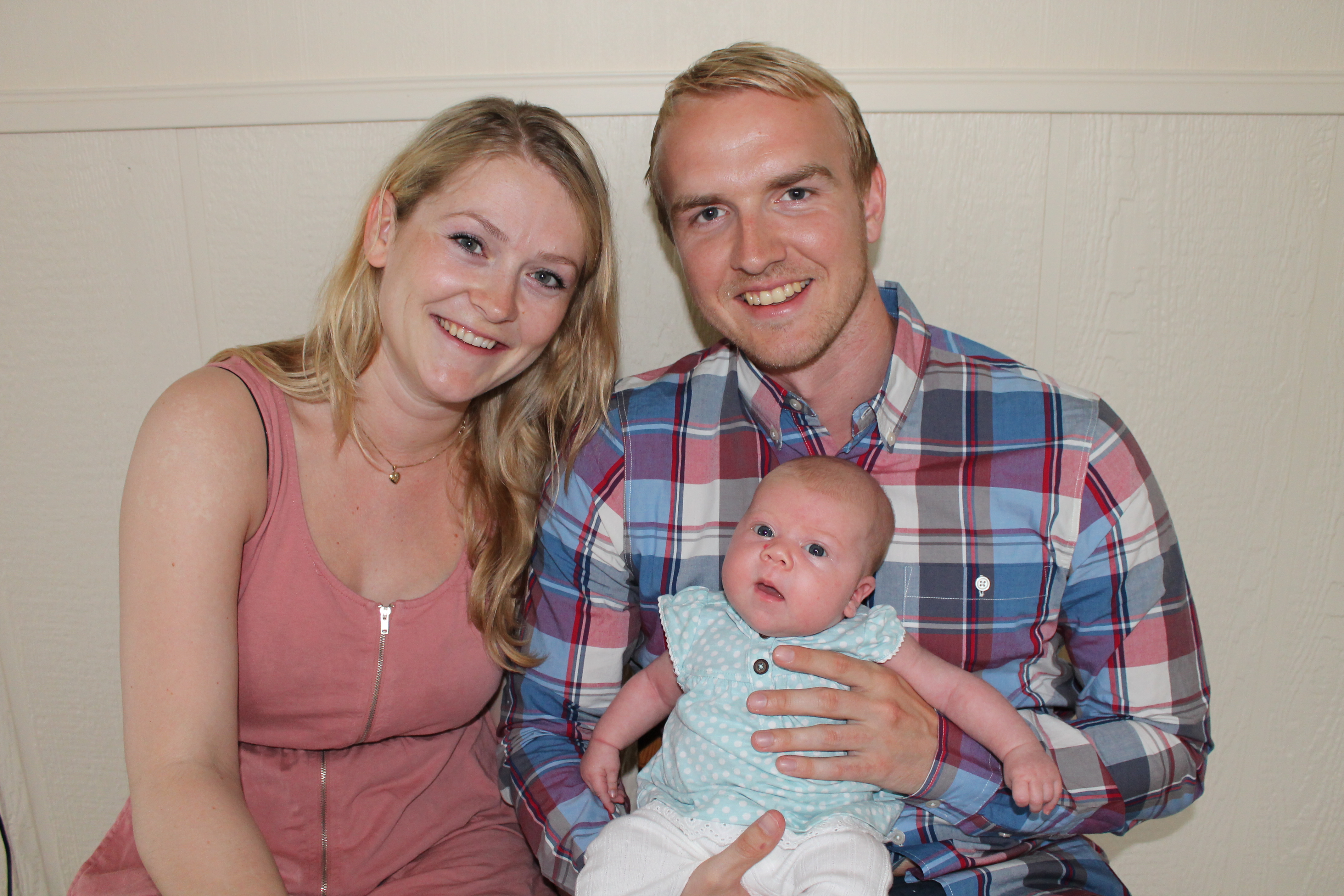 Liv og Håvard med lille Kari