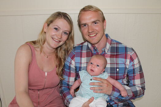 Liv og Håvard med lille Kari