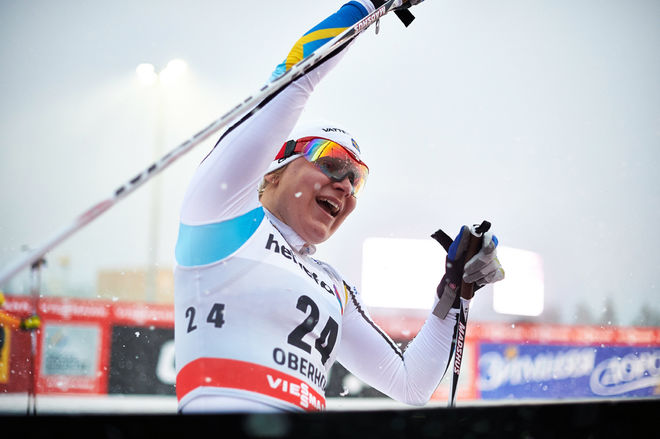 DÄR SATT DEN!!!! Hanna Erikson jublar efter segern på etapp 2 i Tour de Ski. Foto: NORDIC FOCUS