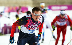 ALEXANDER LEGKOV vann världscupen på 15 km klassisk för 12 dagar sidan och bröt staven i avslutningen av skiathlontävlingen i Sochi. Foto: NORDIC FOCUS