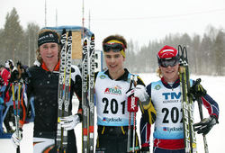 PALLEN I H17-18 efter skiathlon-tävlingen. Viktor Thorn (mitten) tog sitt tredje guld och vann före Jonas Eriksson (tv) och Filip Danielsson. Foto/rights: KJELL-ERIK KRISTIANSEN/sweski.com