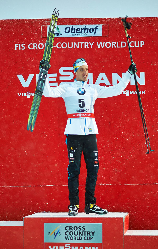 CALLE HALFVARSSON jublar för sin första världscupseger i Tour de Ski-sprinten i Oberhof den 29:e december. Foto: NORDIC FOCUS