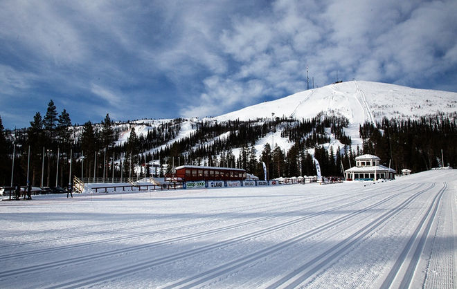 HELLNERSTADION i Gällivare med Dundret i bakgrunden är arena för den svenska säsongspremiären 17-19 november. Hit kommer både svensk och utländsk elit. Foto/rights: KJELL-ERIK KRISTIANSEN/KEK-photo