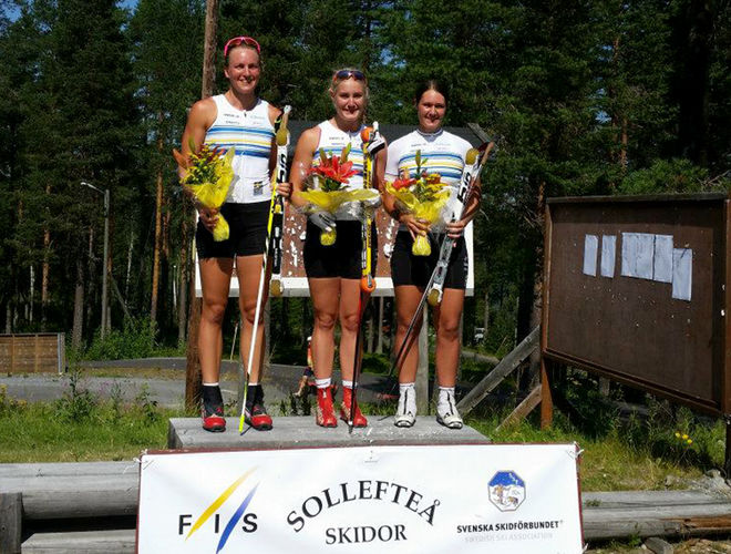 TRIPPEL SVERIGE också i D21. Linn Sömskar var bäst före Marika Sundin och Britta Johansson Norgren. Foto: FIS