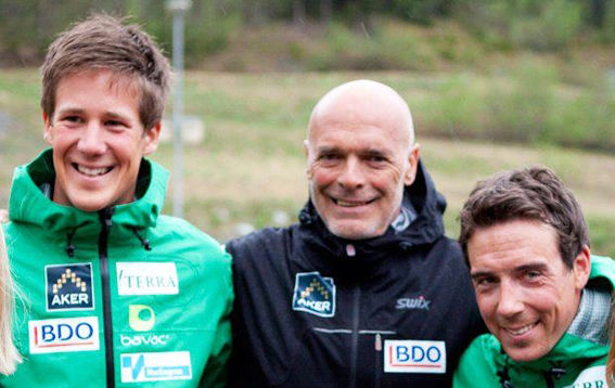 DEN NORSKE LANDSLAGSTRÄNAREN Steinar Mundal (mitten) är orolig för hur ungdomar tränar idag. Här med toppåkarna Kristian Tettli Rennemo (tv) och Eldar Rønning. Foto: BDO