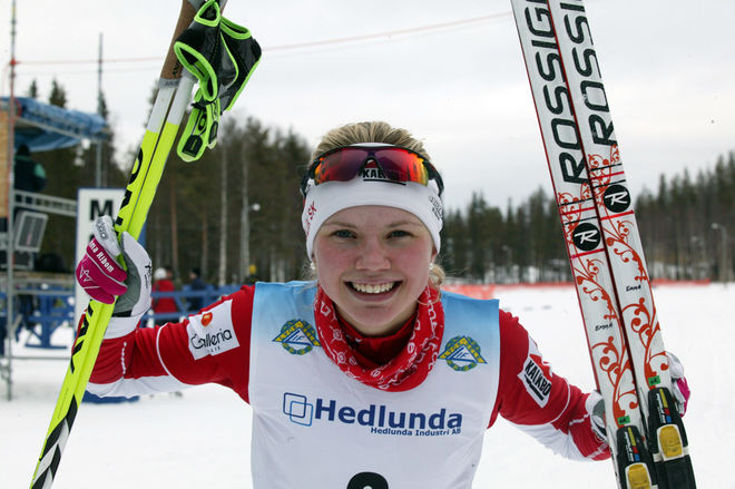 STARK SÄSONGSPREMIÄR av den duktiga Kalix-junioren Emma Ribom, som vann direkt i finska Muonio. Foto: KJELL-ERIK KRISTIANSEN/sweski.com