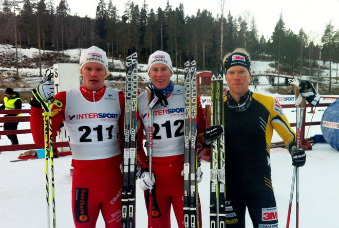 EN STOR DAG för Borås SK. Gustav Nordström (mitten) vann sprinten i Piteå med Karl-Johan Westberg (tv) som trea. Jens Eriksson, Dala-Floda (th) var tvåa, endast 2 hundradelar efter. Foto: JENNY AXELSSON