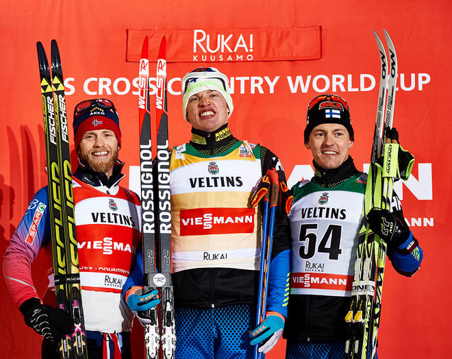 IIVO NISKANEN (mitten) och Sami Jauhojärvi (th) överraskade med första och andra plats vid världscuppremiären i Kuusamo. Nu är båda med igen i Davos, det är också Martin Johnsrud Sundby (tv). Foto: NORDIC FOCUS