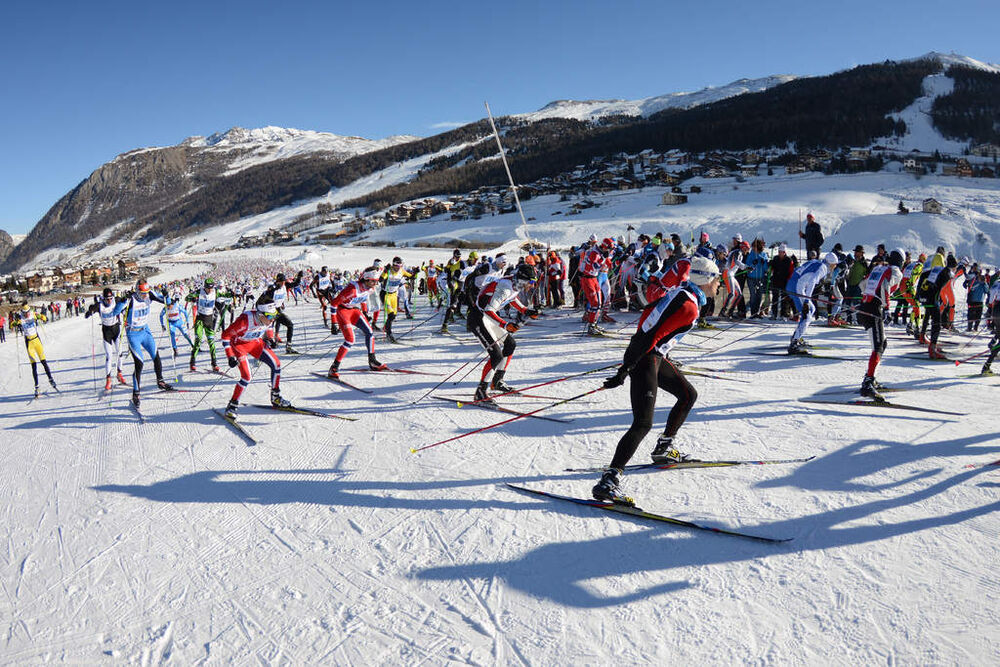 15.12.2013, Livigno, Italy (ITA): racers after the first climb - FIS Marathon Cup La Sgambeda, Livigno (ITA). www.nordicfocus.com. © Rauschendorfer/NordicFocus. Every downloaded picture is fee-liable.