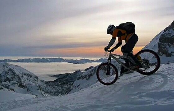SNOWBIKING