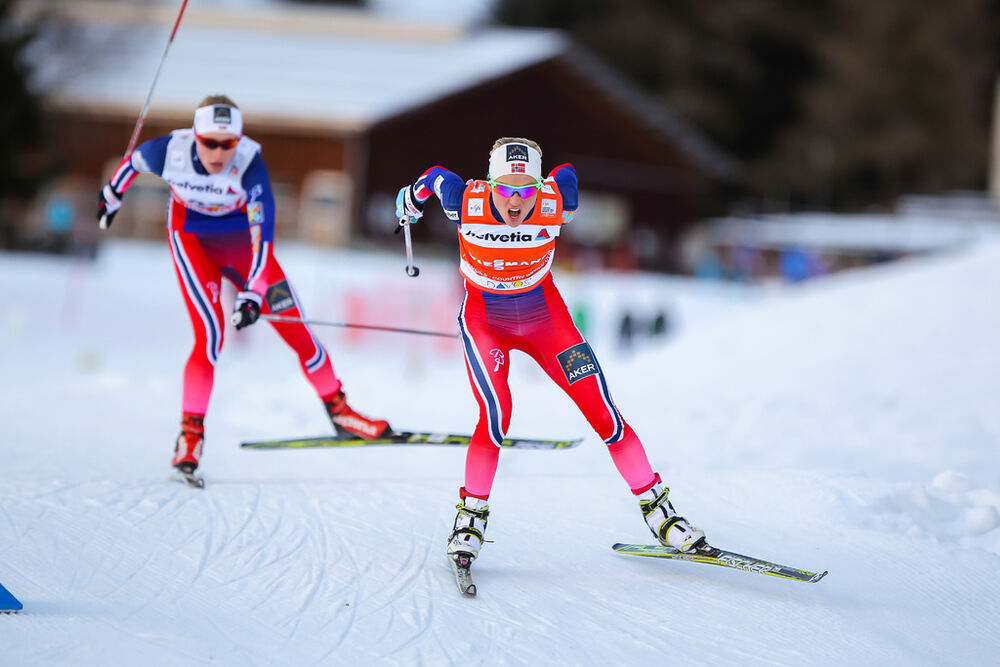 20.12.2014, Davos, Switzerland (SUI): Therese Johaug (NOR), Fischer, Swix, Rottefella followed by Ragnhild Haga (NOR), Fischer, Swix, Alpina, Rottefella- FIS world cup cross-country, 10km women, Davos (SUI). www.nordicfocus.com. © Laiho/NordicFocus. Eve