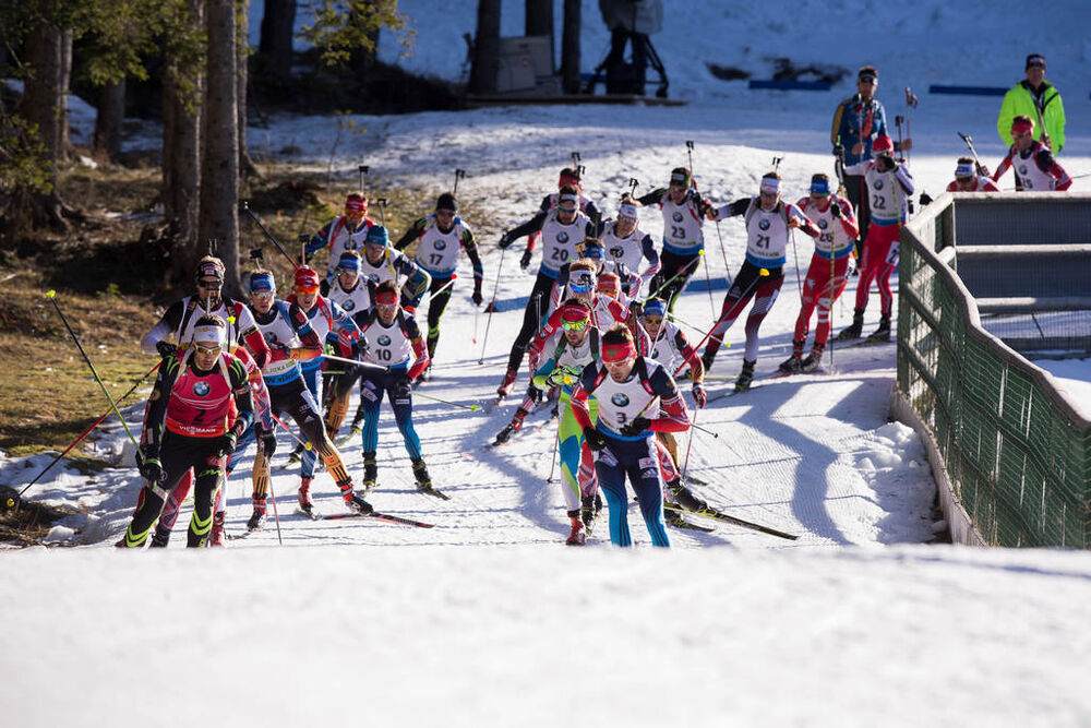 21.12.2014, Pokljuka, Slovenia (SLO): Martin Fourcade (FRA), Anton Shipulin (RUS) lead the field after the start- IBU world cup biathlon, mass men, Pokljuka (SLO). www.nordicfocus.com. © Manzoni/NordicFocus. Every downloaded picture is fee-liable. NordicFocus 21.12.2014, Pokljuka, Slovenia (SLO): Martin Fourcade (FRA), Anton Shipulin (RUS) lead the field after the start- IBU world cup biathlon, mass men, Pokljuka (SLO). www.nordicfocus.com. © Manzoni/NordicFocus. Every downloaded picture is fee-liable.