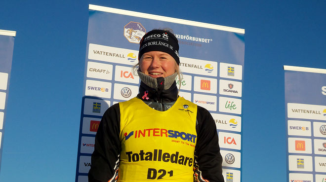 MAJA DAHLQVIST i ledartröjan i Intersport Cup på Lugnet i Falun i helgen. Foto: THORD ERIC NILSSON