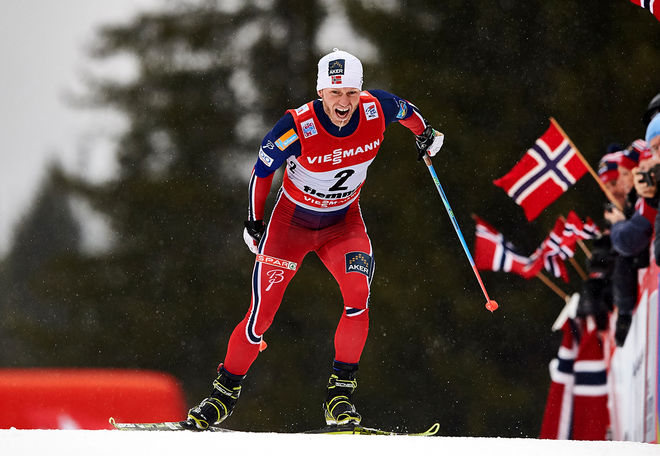 MARTIN JOHNSRUD SUNDBY på väg mot seger i Tour de Ski. Frågan är om han också är på väg mot totalsegern i världscupen igen. Foto: NORDIC FOCUS