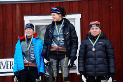 TRE MYCKET LOVANDE dalatjejer i topp i D21. Anna Dyvik (mitten) vann före Maja Dahlqvist (tv) och Julia Svan. Foto: HANS RUNESON