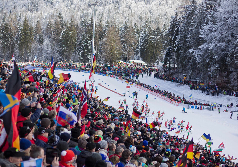 18.01.2015, Ruhpolding, Germany (GER): Darya Domracheva (BLR), Valj Semerenko (UKR), Veronika Vitkova (CZE), Franziska Hildebrand (GER) lead the field along the grand stand- IBU world cup biathlon, mass women, Ruhpolding (GER). www.nordicfocus.com. © Ma NordicFocus 18.01.2015, Ruhpolding, Germany (GER): Darya Domracheva (BLR), Valj Semerenko (UKR), Veronika Vitkova (CZE), Franziska Hildebrand (GER) lead the field along the grand stand- IBU world cup biathlon, mass women, Ruhpolding (GER). www.nordicfocus.com. © Ma