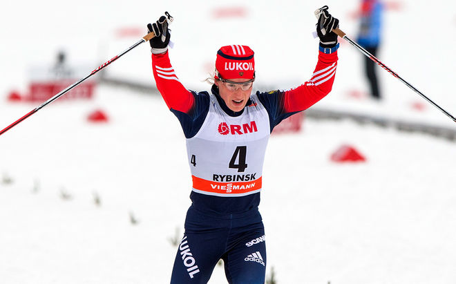 YULIA TCHEKALEVA säkrar sin första världscupseger i skiathlontävlingen i Rybinsk. Foto: NORDIC FOCUS