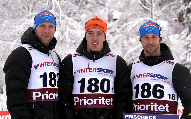 CALLE HALFVARSSON (mitten) vann överlägset herrarnas 15 km fristil före Daniel Richardsson (tv) och Anders Södergren. Foto: THORD ERIC NILSSON